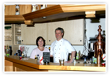 Gasthaus zum Schwarzen Lamm, Heidelberg-Ziegelhausen, Inhaber-Ehepaar Werner - beide gelernte Gastronomen